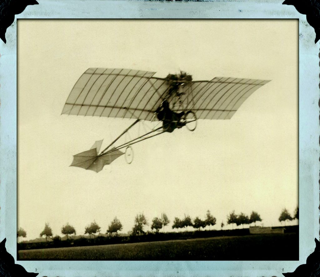 Santos Dumont voando no Demoiselle