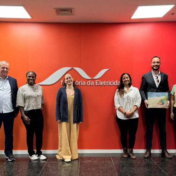 Fumtran e Memória da Eletricidade conversam sobre cooperação de acervo
