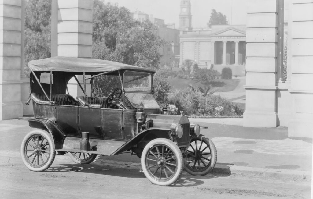 Henry Ford lança o Ford T
