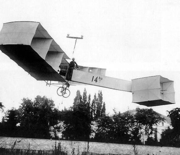 Vôo inaugural do 14-BIS