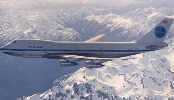 Primeiro voo comercial do Boeing 747