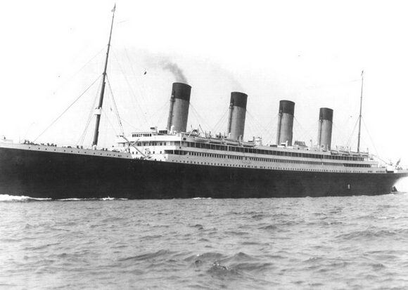 O navio RMS Olympic é lançado ao mar O navio RMS Olympic é lançado ao mar