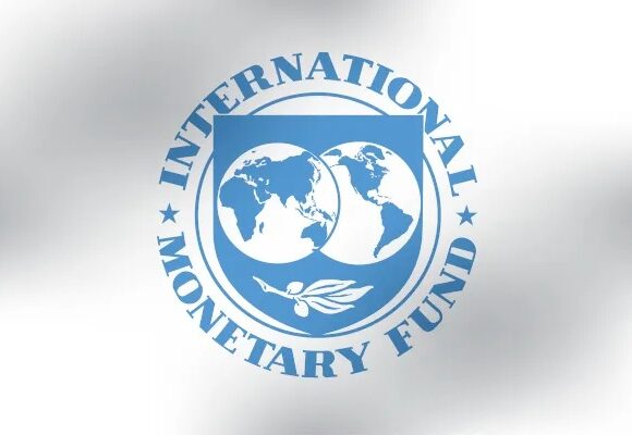 Criado o Fundo Monetário Internacional (FMI)