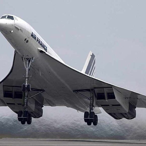Começam os voos comerciais do Concorde