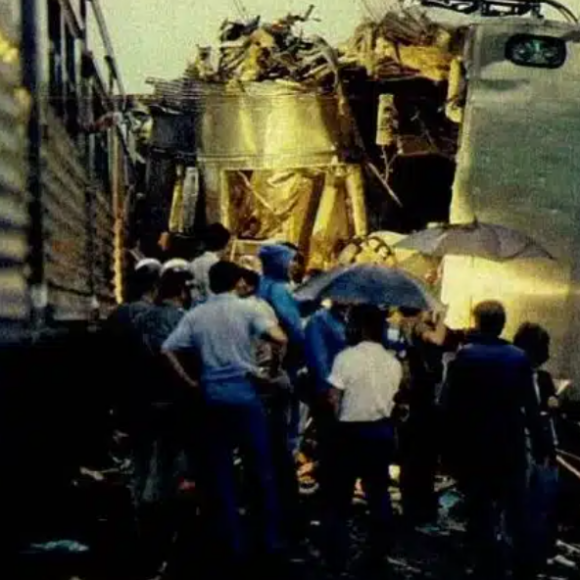 Choque entre duas locomotivas na estação Itaquera