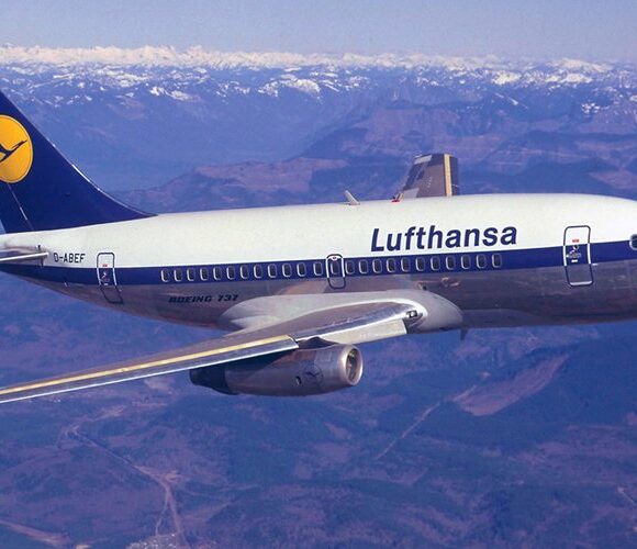 O primeiro Boeing 737 realizou seu voo inaugural