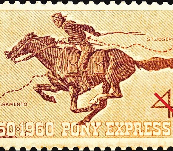 Início do serviço postal Pony Express nos Estados Unidos