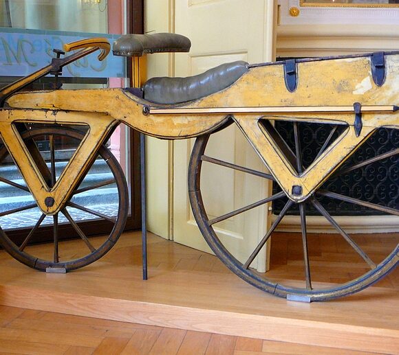 Apresentação da Draisiniana, precursora das bicicletas
