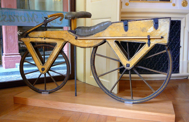 Apresentação da Draisiniana, precursora das bicicletas