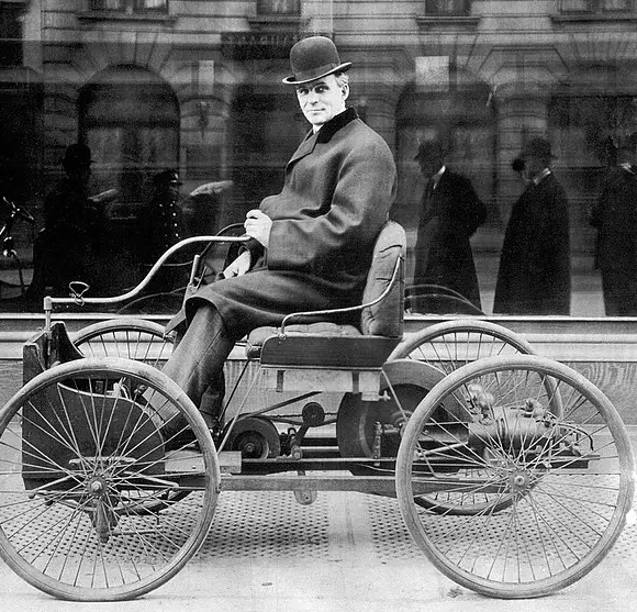 Henry Ford apresenta seu Quadriciclo Ford