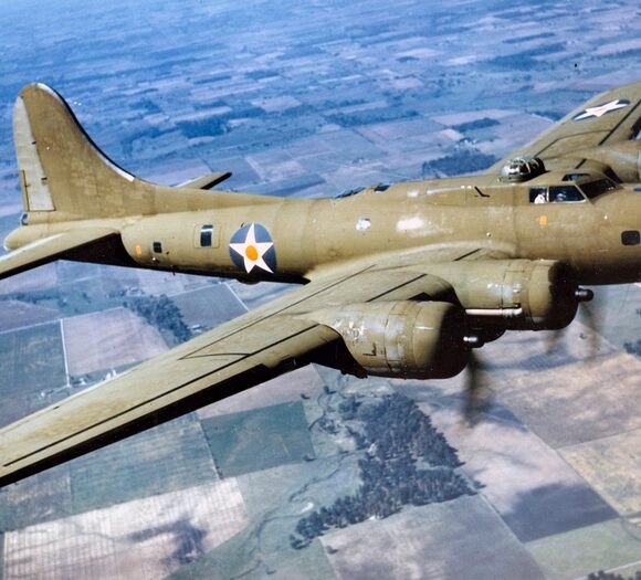 Primeiro voo do Boeing B-17 Flying Fortress