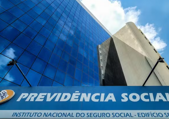 Criado o Instituto Nacional do Seguro Social (INSS) Criado o Instituto Nacional do Seguro Social (INSS)