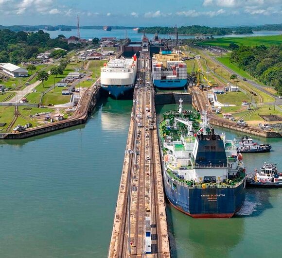 Canal do Panamá é aberto para o tráfego
