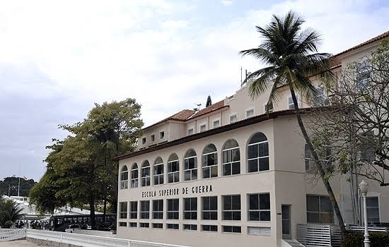 Criada no Brasil a Escola Superior de Gerra
