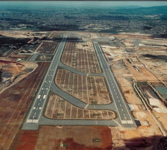 Iniciada a construção do Aeroporto Internacional de Guarulhos