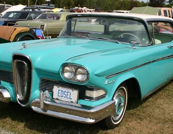Ford Motor Company apresenta o veículo Edsel