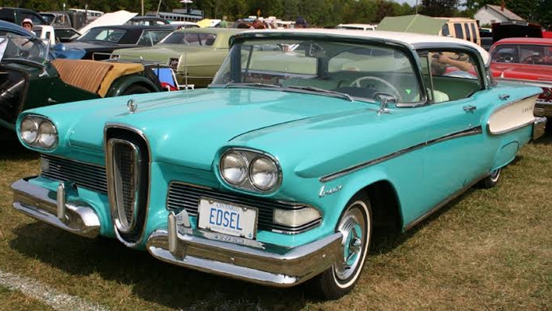 Ford Motor Company apresenta o veículo Edsel